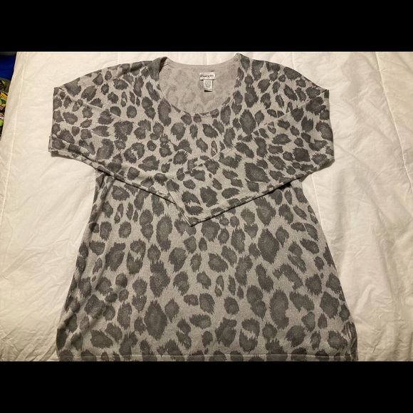 Chico’s Leopard Print Lightweight Sweater - Size 3 - Picture 3 of 6